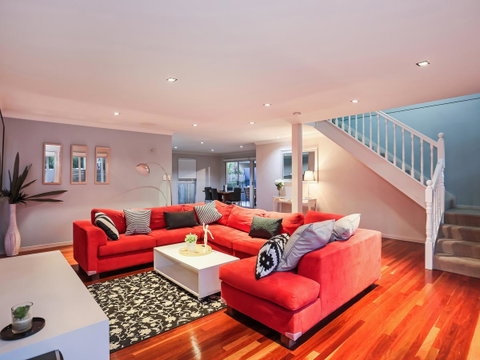 Hamilton Executive - New South Wales Tourism  1