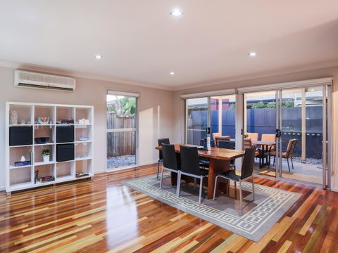 Hamilton Executive - New South Wales Tourism  2
