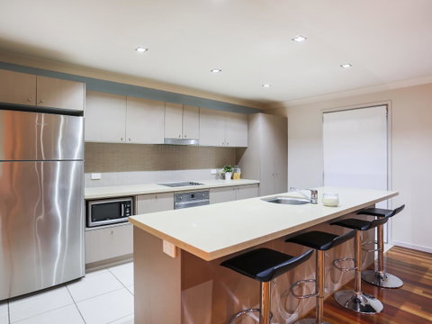 Hamilton Executive - New South Wales Tourism  4