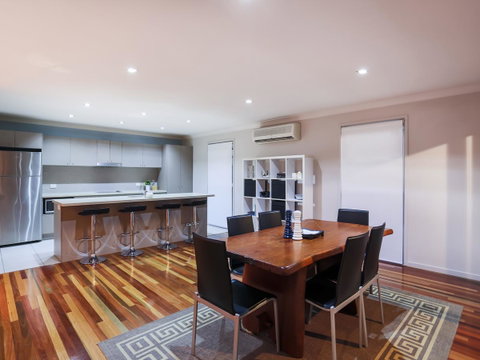 Hamilton Executive - New South Wales Tourism  3