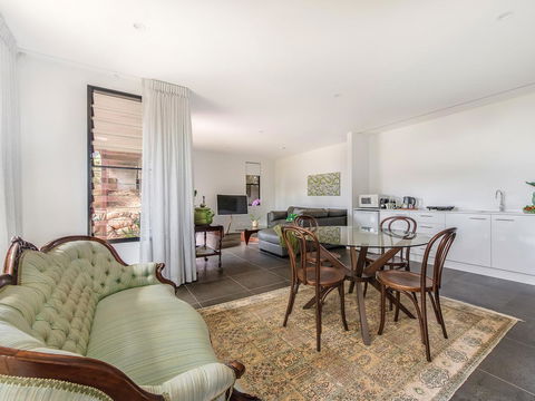 Sam's Buderim Mountain Guest House - New South Wales Tourism  16