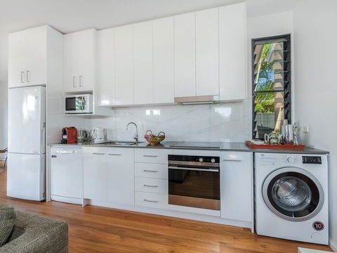 Sam's Buderim Mountain Guest House - New South Wales Tourism  4