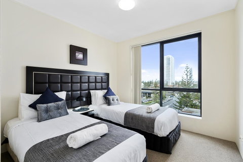 Broadbeach On The Park, 3 Bed Ocean - We Accommodate - New South Wales Tourism  7