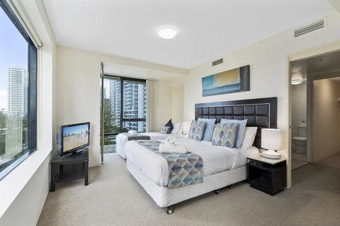 Broadbeach On The Park, 3 Bed Ocean - We Accommodate - New South Wales Tourism  6