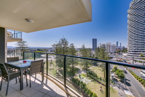 Broadbeach On The Park, 3 Bed Ocean - We Accommodate - New South Wales Tourism  14