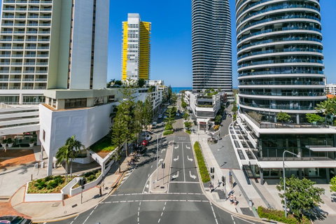 Broadbeach On The Park, 3 Bed Ocean - We Accommodate - New South Wales Tourism  11
