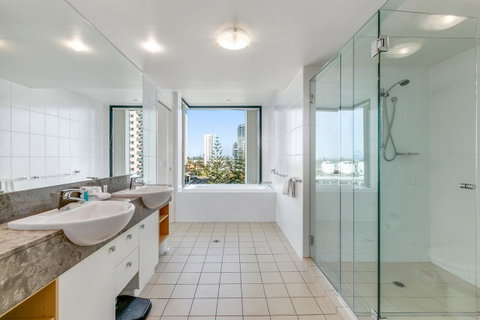 Broadbeach On The Park, 3 Bed Ocean - We Accommodate - New South Wales Tourism  15