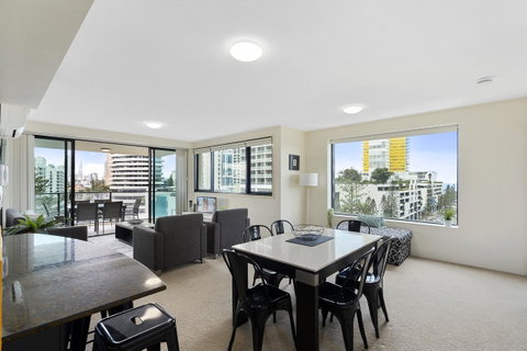 Broadbeach On The Park, 3 Bed Ocean - We Accommodate - New South Wales Tourism  2