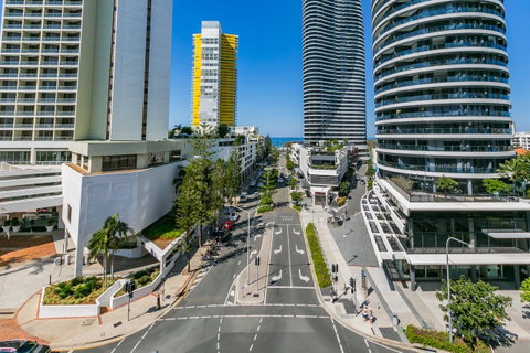 Broadbeach On The Park, 3 Bed Ocean - We Accommodate - New South Wales Tourism  17