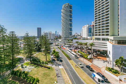 Broadbeach On The Park, 3 Bed Ocean - We Accommodate - New South Wales Tourism  13