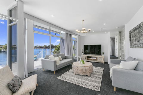 Havana Blue - Large 4 Bedroom Family Home - New South Wales Tourism  0