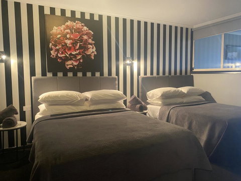 Waterside Holiday Rentals Unit 31 - New South Wales Tourism  1