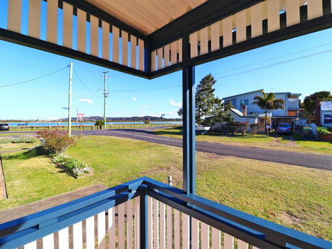 Waterside Retreat - New South Wales Tourism  0