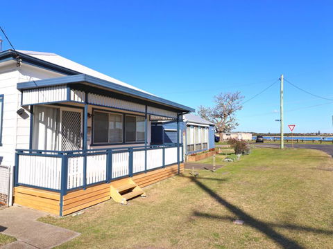 Waterside Retreat - New South Wales Tourism  1
