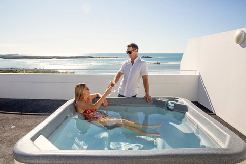 Waves Maroochy River - New South Wales Tourism  3