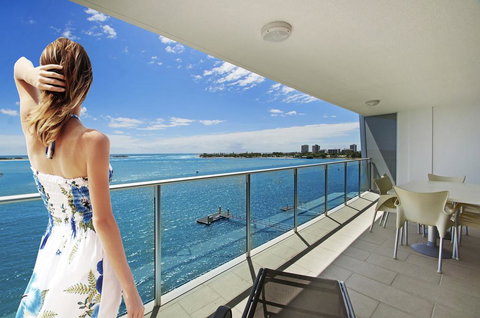 Waves Maroochy River - New South Wales Tourism  0