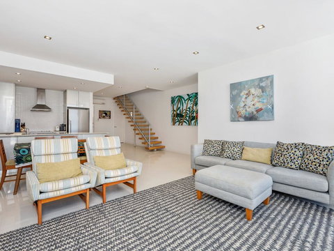 WAVES ON KAMALA 13 - New South Wales Tourism  1