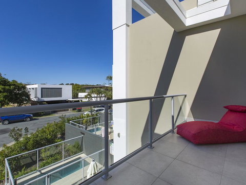 WAVES ON KAMALA 13 - New South Wales Tourism  2