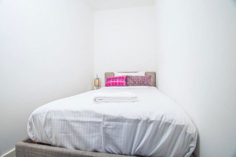 Wentworth Point 2Beds1Study2Bath Brand New APT - New South Wales Tourism  3