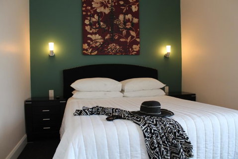 Whale Inn & Restaurant - New South Wales Tourism  0