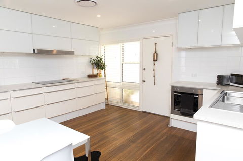 White Beach Cottage - New South Wales Tourism  1
