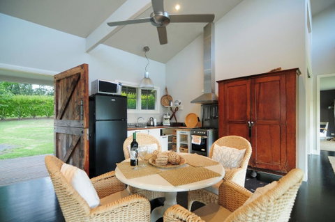 Willabrook Retreat - Mojo Cottage - Romantic Escape! - New South Wales Tourism  3