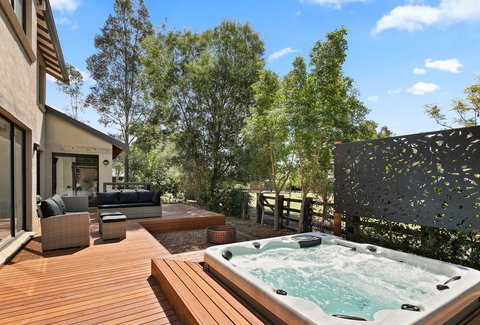 Wine Down - New South Wales Tourism  0