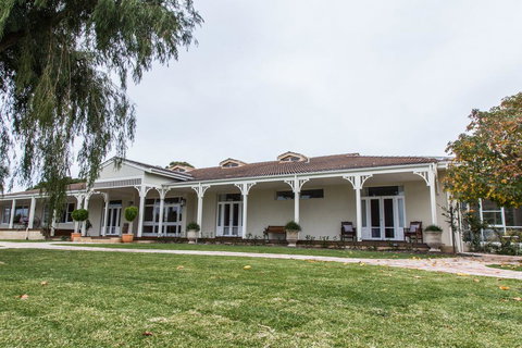 Winniston Lodge Luxury Accommodation - New South Wales Tourism  0