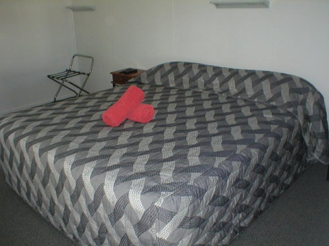 Winton Outback Motel - New South Wales Tourism  2