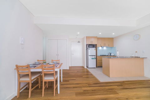 Wolli Creek Airport Serviced 2 Bedroom Apartment - New South Wales Tourism  3