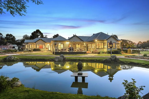Woodend Old School House - New South Wales Tourism  1