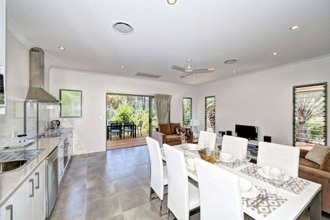 Woodgate Beach Houses - New South Wales Tourism  2