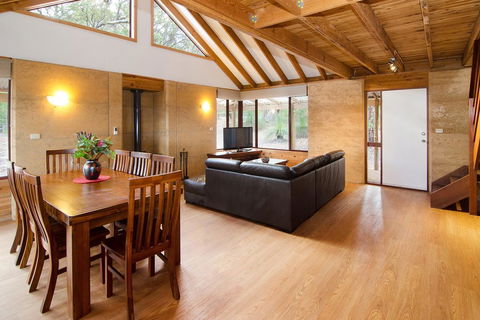 Woodstone Kookaburra Cottage - New South Wales Tourism  2