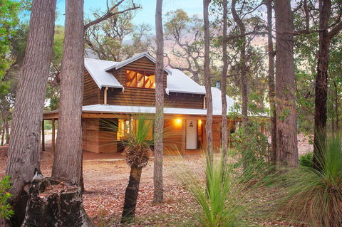 Woodstone Kookaburra Cottage - New South Wales Tourism  0