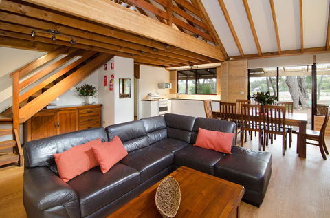 Woodstone Kookaburra Cottage - New South Wales Tourism  1