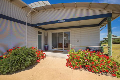 Wytonia Beachfront Accommodation - New South Wales Tourism  1