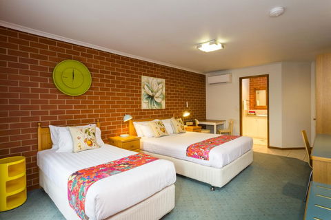 Yackandandah Motor Inn - New South Wales Tourism  3