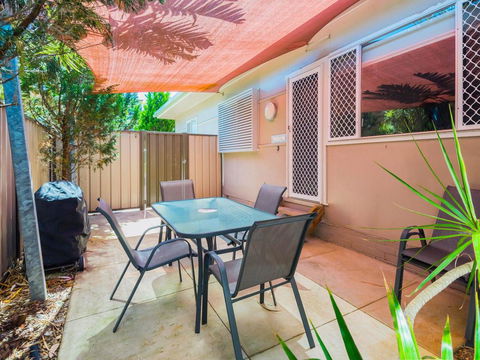 Yamba Daze - Sunset - Pet Friendly - New South Wales Tourism  0