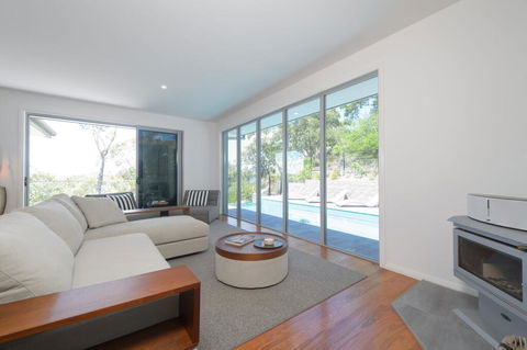 YARINGA - Retreat Style Accomodation With Swimming Pool - New South Wales Tourism  0