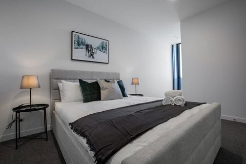 Grey Style, Simple And Cozy Apt@Parkville+Carpark - New South Wales Tourism  2