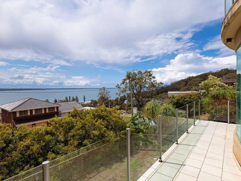 Maison De La Mer 30 Mulubinda Parade - Luxurious, Linen, Aircon And Panoramic Views - New South Wales Tourism  3