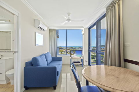 AirliediseNO Hills5min Walk 2 Port Of Airlie/Ferry TerminalWiFiNetflix - New South Wales Tourism  3