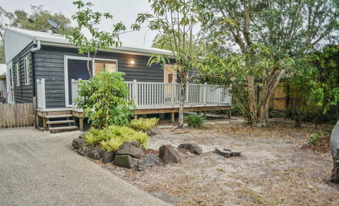 Currimundi Beach House - 1min To Currimundi Lake & Beach - New South Wales Tourism  0