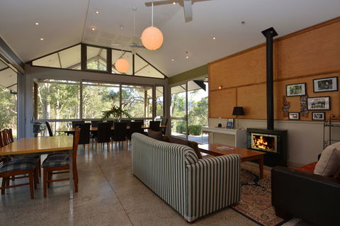 Elfin Hill Vineyard Accommodation - New South Wales Tourism  0
