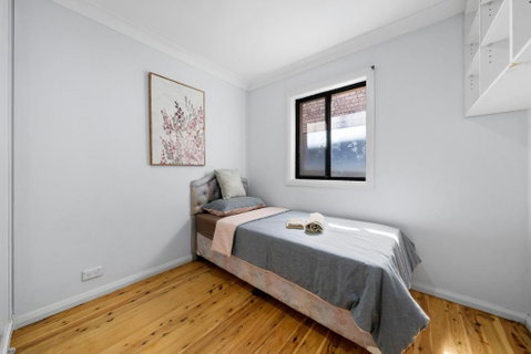 4 Bedroom Cozy House 20mins City 15mins Airport - New South Wales Tourism  2