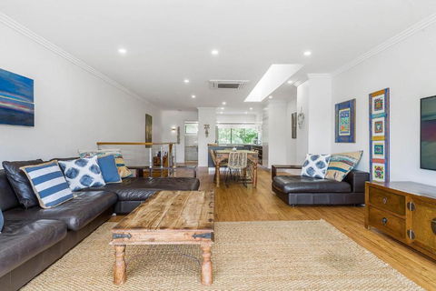 A Perfect Stay - 3 James Cook Apartments - New South Wales Tourism  4