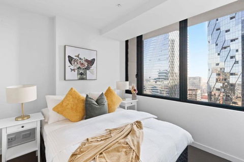 A 2BR Apt With City Views Next To Southern Cross - New South Wales Tourism  0