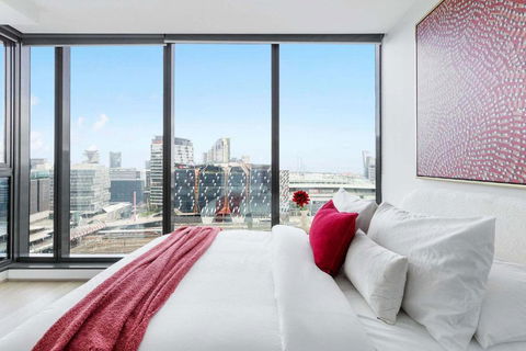 A 2BR Apt With Harbour Views And FREE Parking - New South Wales Tourism  1