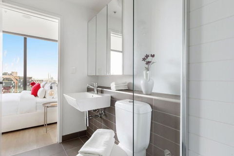 A 2BR Apt With Harbour Views And FREE Parking - New South Wales Tourism  2