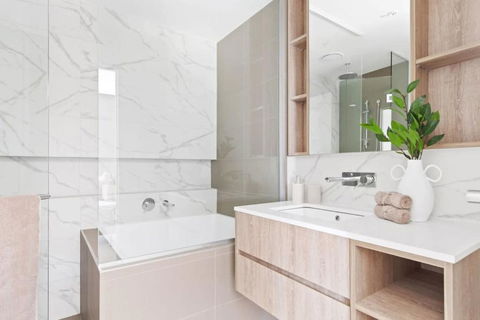 A 2BR Apt With Stunning City Views FREE Parking - New South Wales Tourism  4